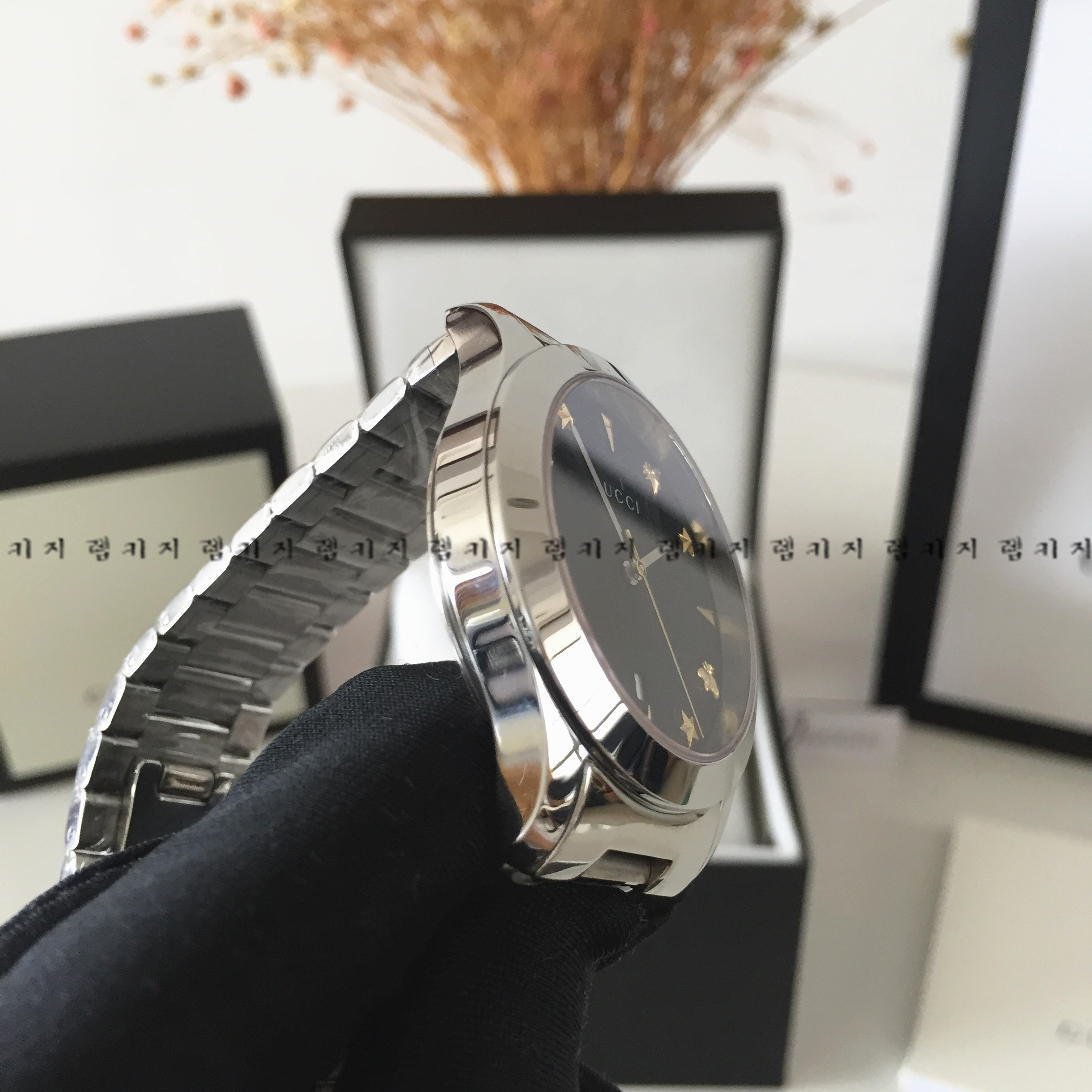 구찌 G 타임리스 블랙다이얼 블랙판 메탈시계